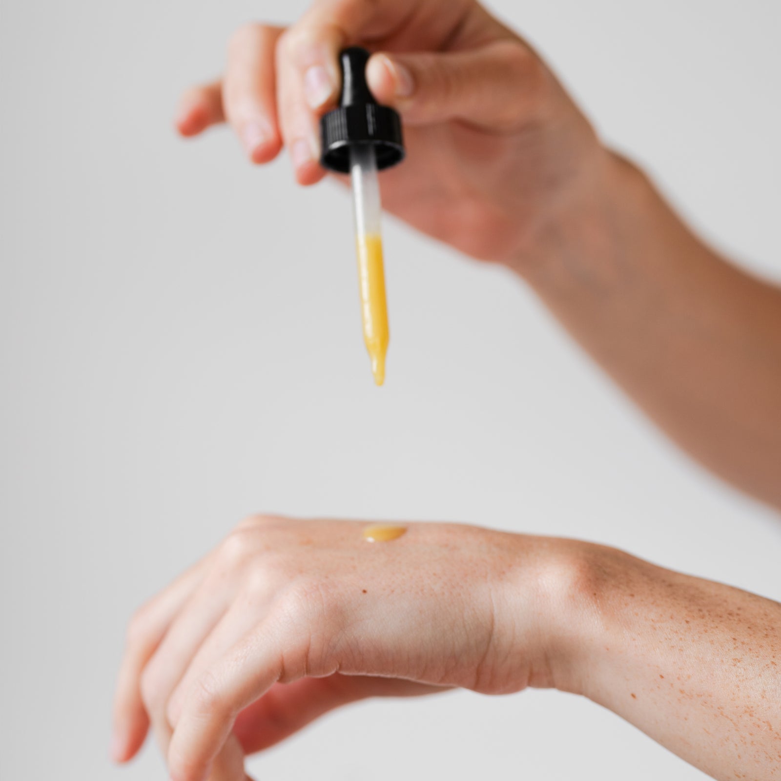 Texture of Marie Veronique Barrier Lipid 1 oz / 30 ml. Complex Restorative CERAMIDES+FATTY ACIDS+CHO- LESTEROL rebuild barrier lipid integrity. Moisturize at a profound level. Microbiome-friendly / Fragrance+Essential Oil free