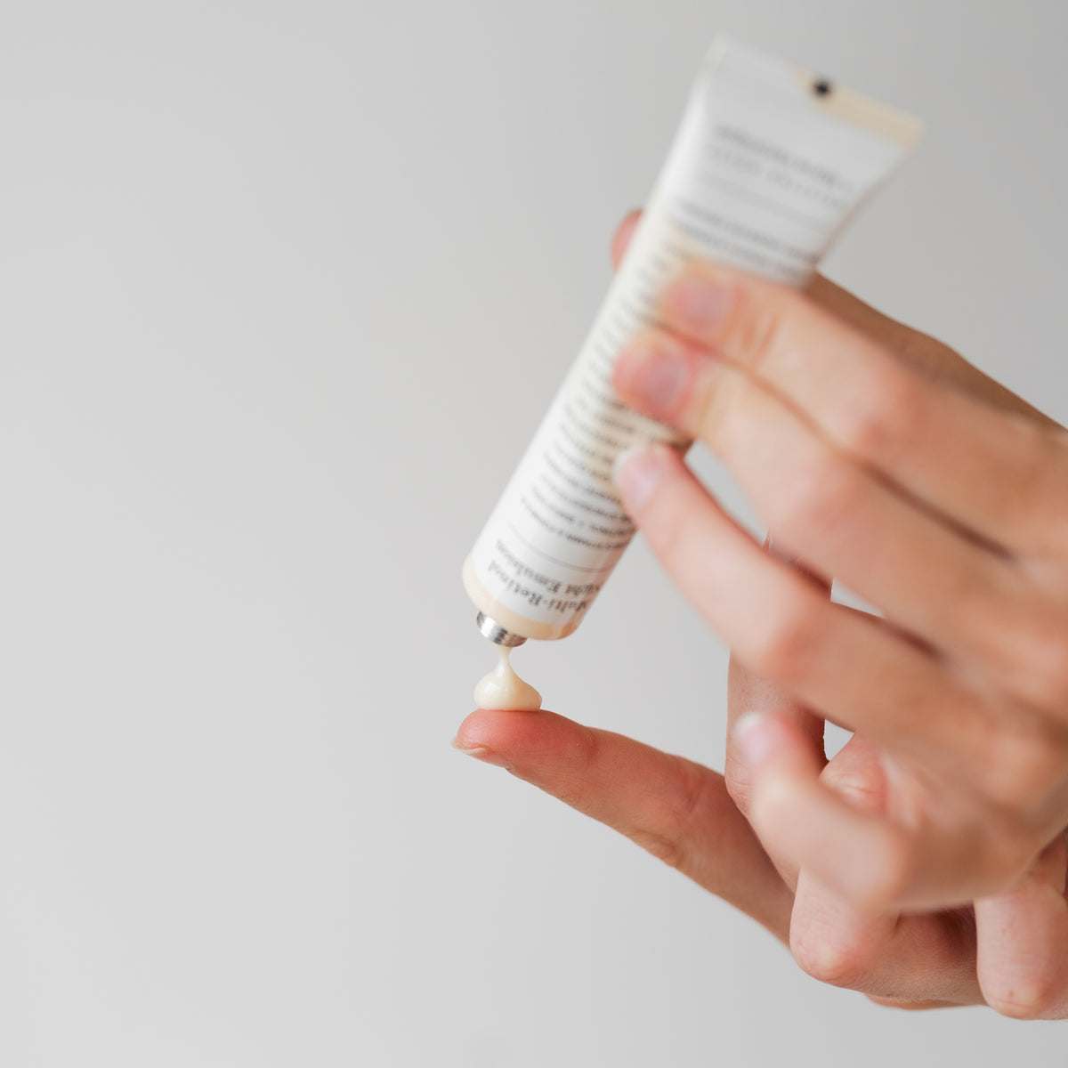 MULTI-RETINOL NIGHT EMULSION Bottle and Texture